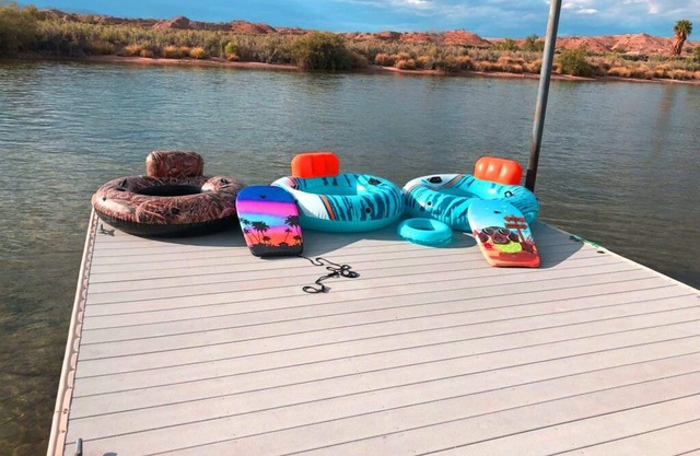 WATERFRONT HOME B, Sleeps 4, dock, near launch ramp 562 714 6969