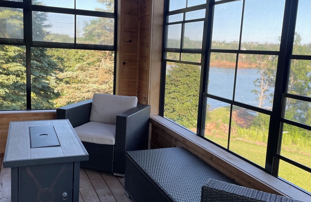 Waterfront home in the heart of Stanley Bridge