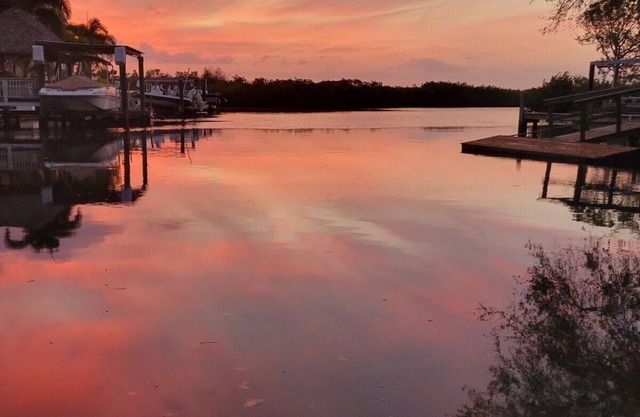 Waterfront Home in Beautiful Nature Preserve; Kayaks, Hot Tub,Fire Pit, Pets ok!