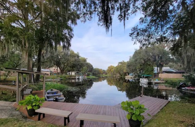 Waterfront home on a peaceful cove - Lake Rousseau