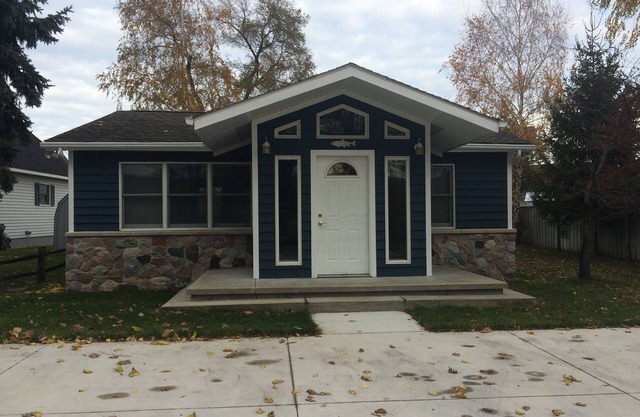 Waterfront Home On Muskegon Channel