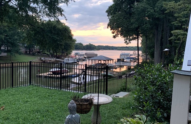 Waterfront home with stunning Lake Norman views in Mooresville