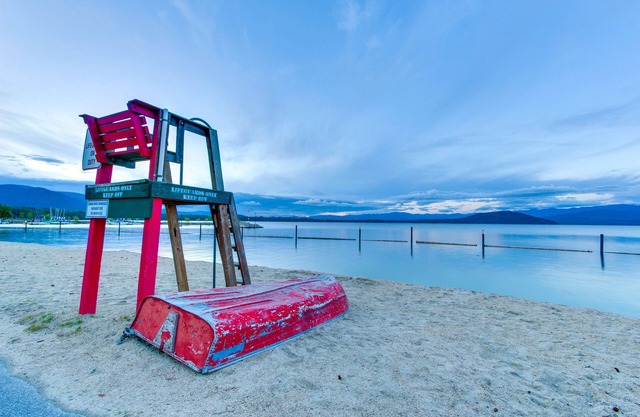 Waterfront home with private hot tub, dock & room for everyone - dog friendly