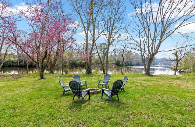 WATERFRONT! HOT TUB! 4 BED/4 BATH CHARMING HOME IN THE HEART OF CAMBRIDGE