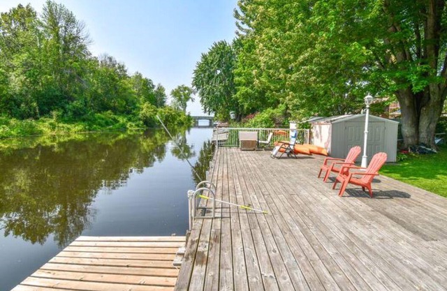 Waterfront ~ hot tub/sauna