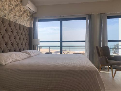 WATERFRONT HOUSE 3 BEDROOM