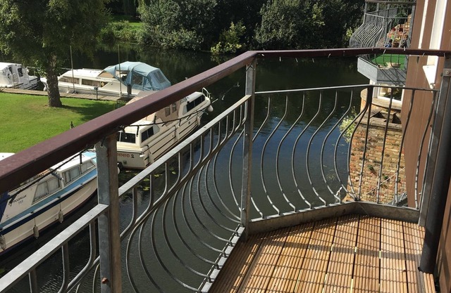 Waterfront House In The Heart Of St Neots