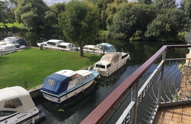 Waterfront House In The Heart Of St Neots