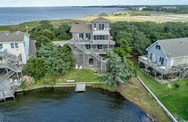 Waterfront House w/Private Hot Tub, Washer/Dryer, Shared Pool, Central AC, WiFi