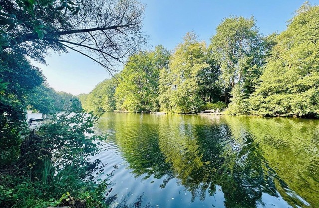 Waterfront house with jetty and large garden. Pure peace & nature!
