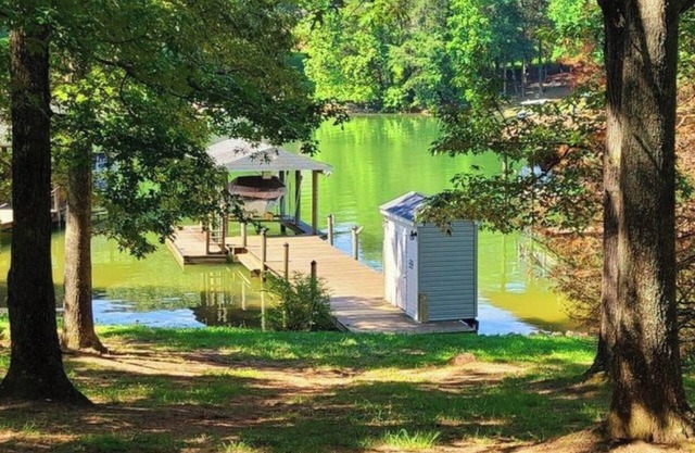 Waterfront house with dock, level lot, kayaks, park like setting, boat parking