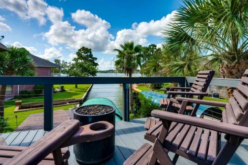 Waterfront Lake Conroe Home with Pool Access!