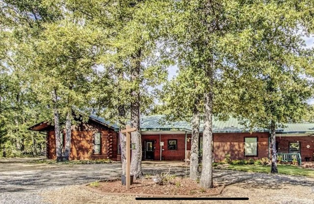 *WATERFRONT* Lake Tawakoni Log/Tree House Vacation Rental