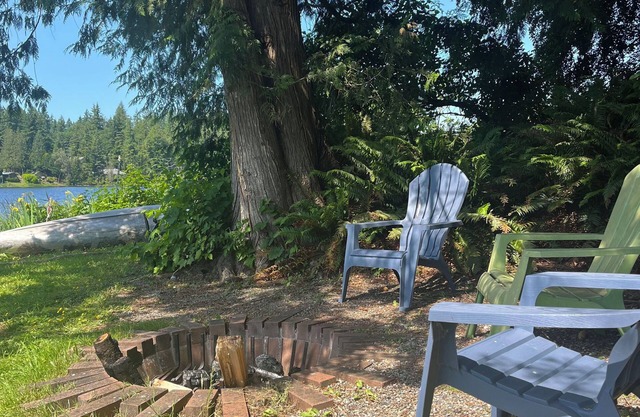 Waterfront living on a quiet lake. Pet Friendly.