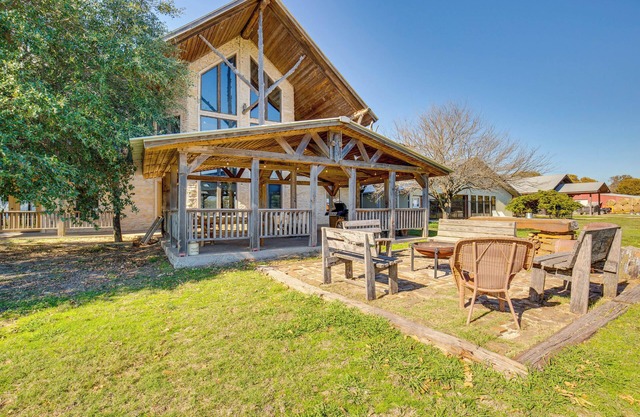 Waterfront Lodge on Lake Tawakoni: Group Getaway!