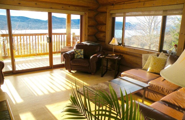 Waterfront Log Home B&B, 4BR, Naramata Bench, In The Heart Of Wine Country