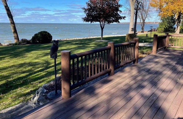 Waterfront Log Home on Green Bay in Door County, sleeps 12