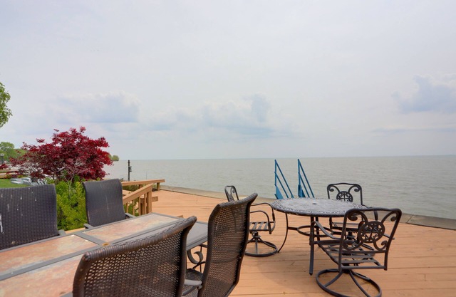 Waterfront Luna Pier Home 14 Mi to Downtown Toledo