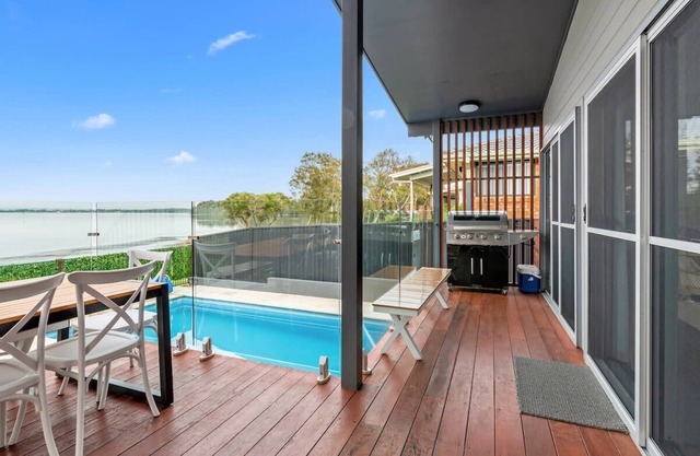 Waterfront Luxury Living & Private Pool Buff Point