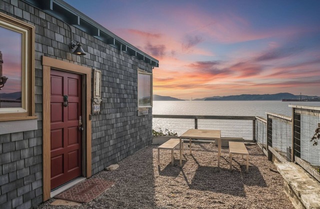 Waterfront Modern Oasis - Amazing SF Getaway