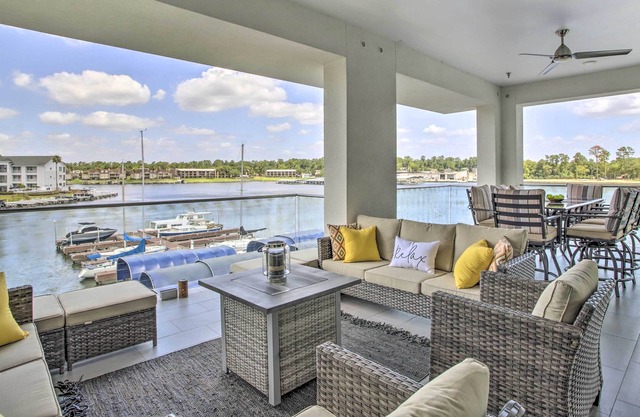 Waterfront Montgomery Condo w/ Community Pool