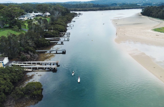 Waterfront @ Mossy - Own Private Slipway and Jetty; minutes to Beach