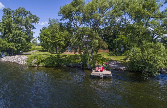 Waterfront Newly Renovated: The Glenora House - Jul/Aug - 1 wk minimum stay
