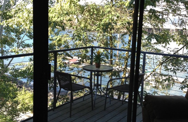 Waterfront Panoramic Views Downtown PDX 2bd 2BA