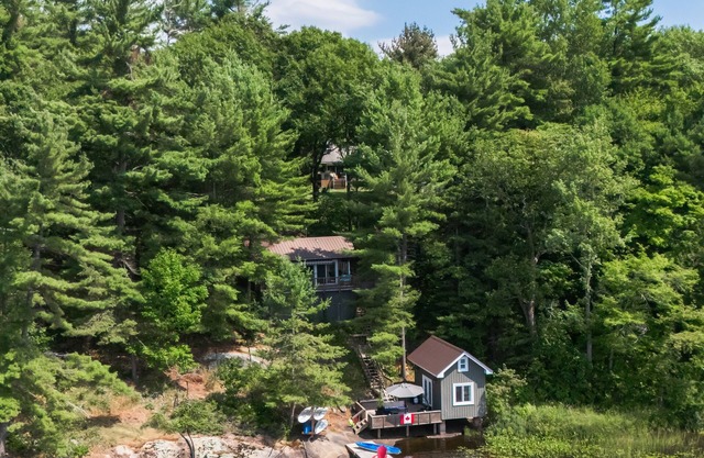 Waterfront Port Carling-Firepit-Kayak-Dock-Patio