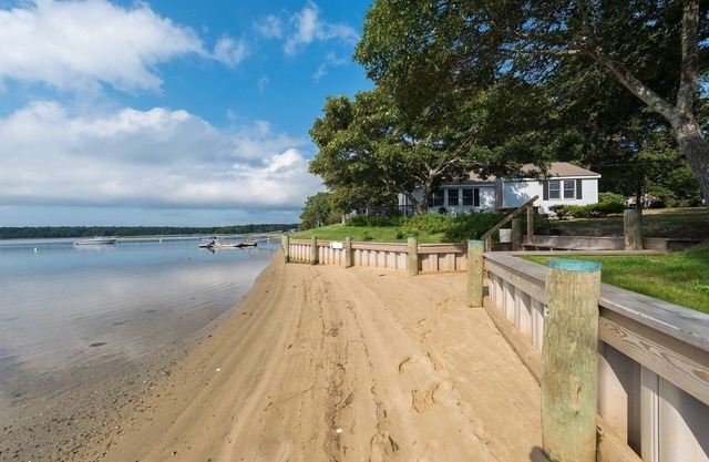 Waterfront , Private family beach and dock. Incredible sunsets!