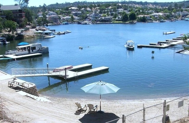 Waterfront, Private Dock & Beach, 4 BedroomsnLaunch Restrictions in Force 2025