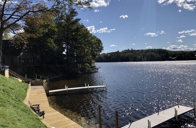 Waterfront Resort: Kayaks, Bikes, Docks, BBQ