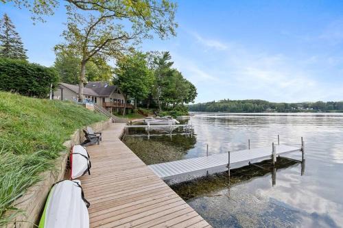 Waterfront Resort with Bikes, Docks, BBQ