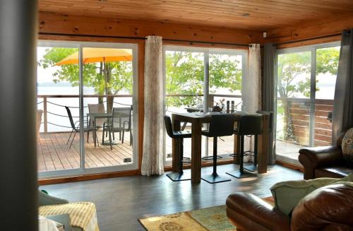 Waterfront Retreat Near Coulonge Falls with Sauna