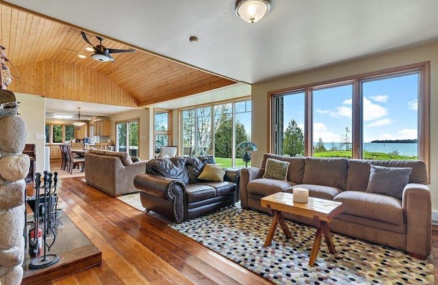 Waterfront retreat w/ sauna & hot tub