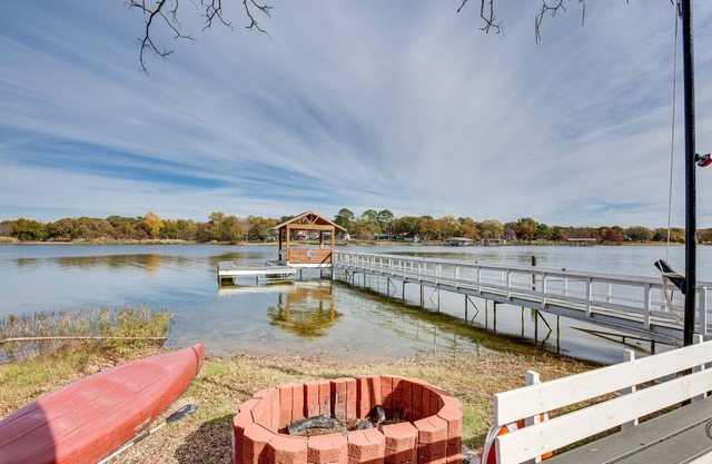 Waterfront Retreat w/Dock on Lake Tawakoni!