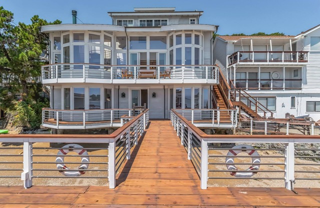 Waterfront Retro Retreat - Amazing SF Getaway