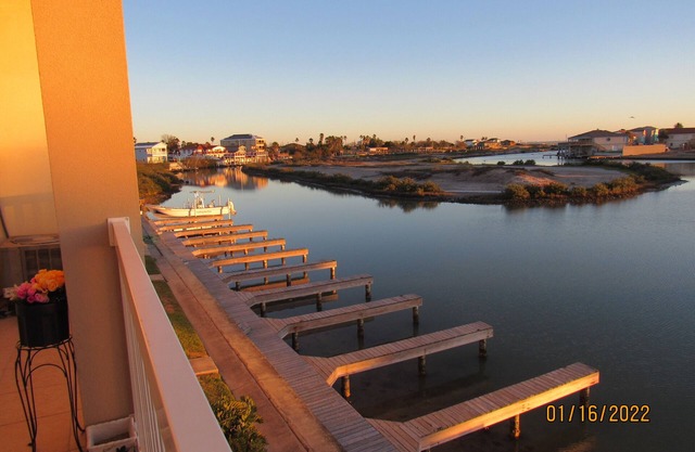 Waterfront Romantic Getaway