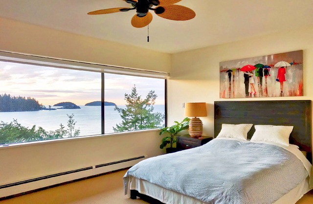 Waterfront Room with Private Bath and Deck Near Marina, Private Beach Access