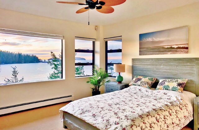 Waterfront Room with Private Bath and Deck Near Marina, Private Beach Access