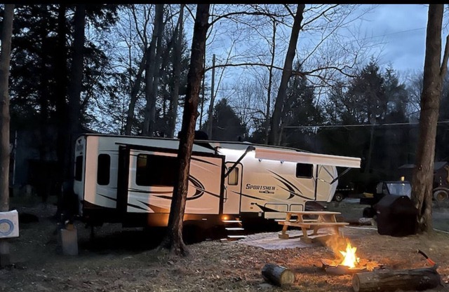 Waterfront RV / Camper Perfect for Summer on Lake Wallenpaupack