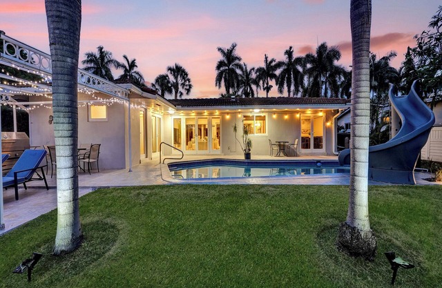 Waterfront Serenity. Pool & BBQ. Koi Pond