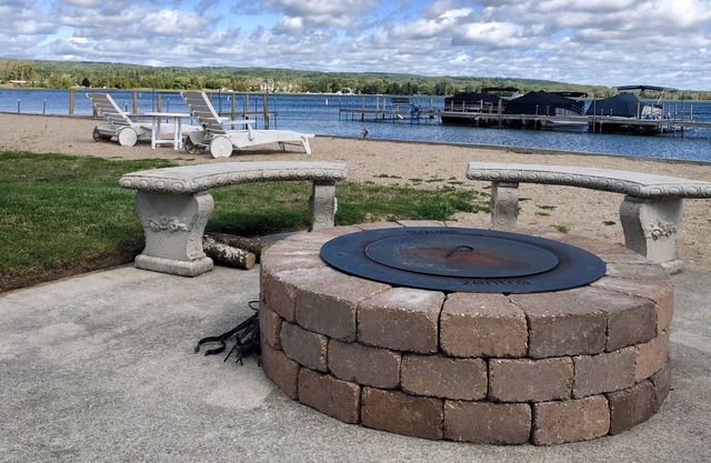 Waterfront Studio on Crooked Lake