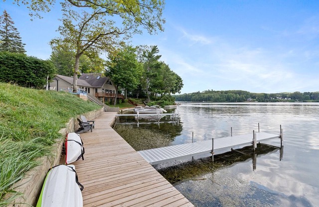 Waterfront Suite: Dock, Kayaks, Firepit, BBQ
