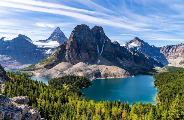 Waterfront suites near attractions !