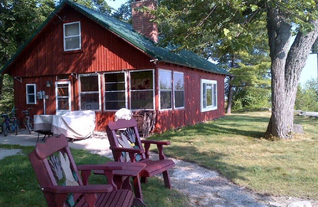 Waterfront Swedish-style Log Cabin on Sand Bay, Door County - Moonlight Magic