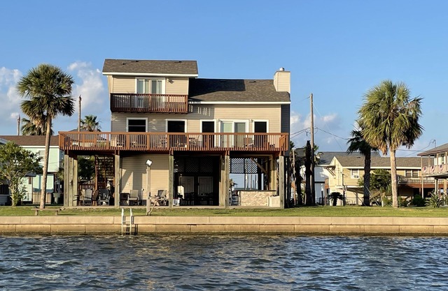 Waterfront Terramar Getaway, Amazing Sunsets, Outdoor Bar, Kayak, Beach, Fishing