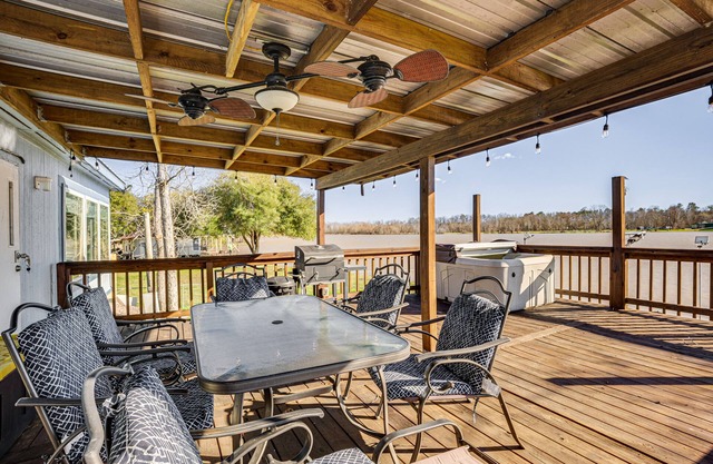 Waterfront Trinity Vacation Rental w/Hot Tub!