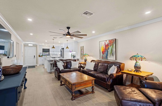 Waterfront Villa Close To Downtown And Harbor