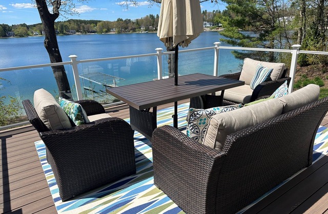 Waterfront w/sandy bottom swimming in Traverse City, Multi-week, A/C, dog ok